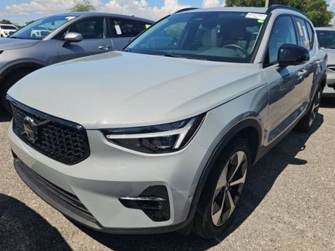 Certified 2026 Volvo XC40 B5 Plus AWD/4WD image 1