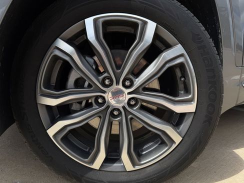 Used 2020 GMC Terrain Denali w/ Denali Premium Package FWD image 9