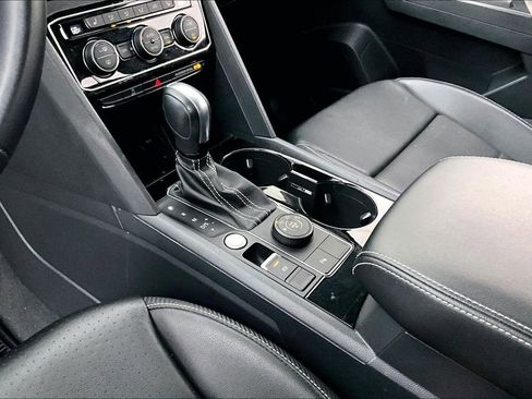 Used 2022 Volkswagen Atlas Cross Sport SEL image 18