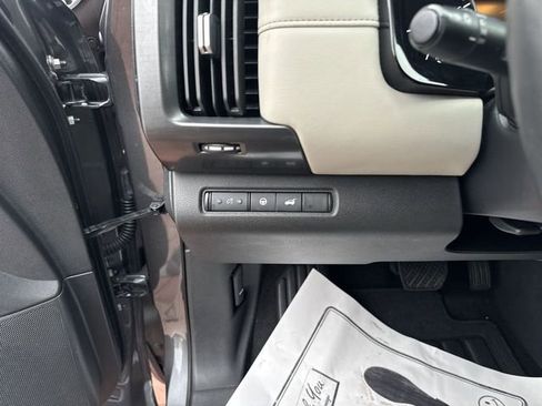 Used 2024 Nissan Pathfinder SL w/ SL Premium Package image 12