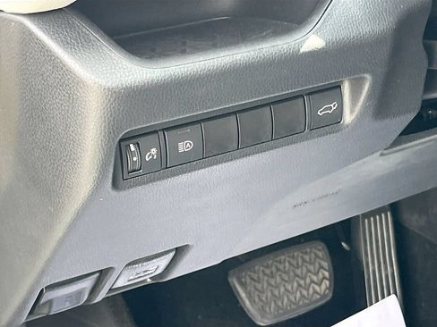 Used 2021 Toyota RAV4 XLE Premium FWD image 10