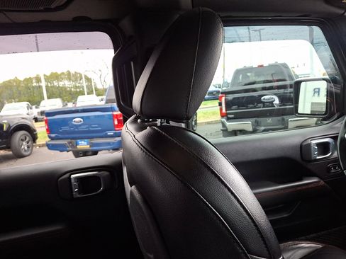 Used 2021 Jeep Gladiator Rubicon image 13