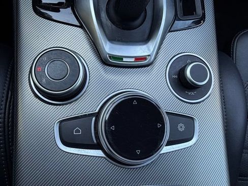 Used 2023 Alfa Romeo Stelvio Veloce AWD/4WD image 33