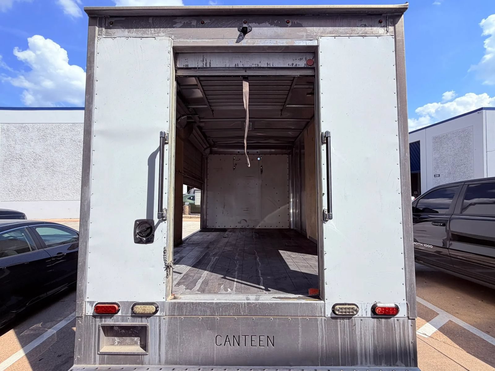 Used 2016 Chevrolet Express 4500 RWD image 13