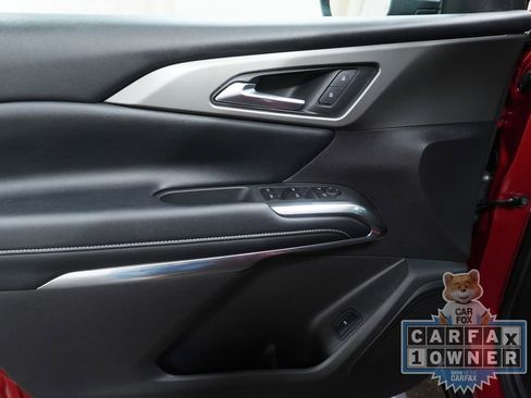 Used 2025 Chevrolet Traverse LT FWD image 23