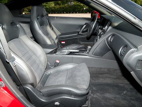 Used 2016 Nissan GT-R Premium AWD/4WD image 42