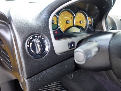 Used 2004 Pontiac GTO image 32