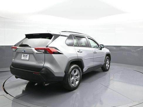 Certified 2022 Toyota RAV4 LE AWD/4WD image 6