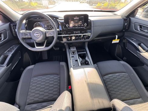 New 2025 Nissan Pathfinder SV image 12