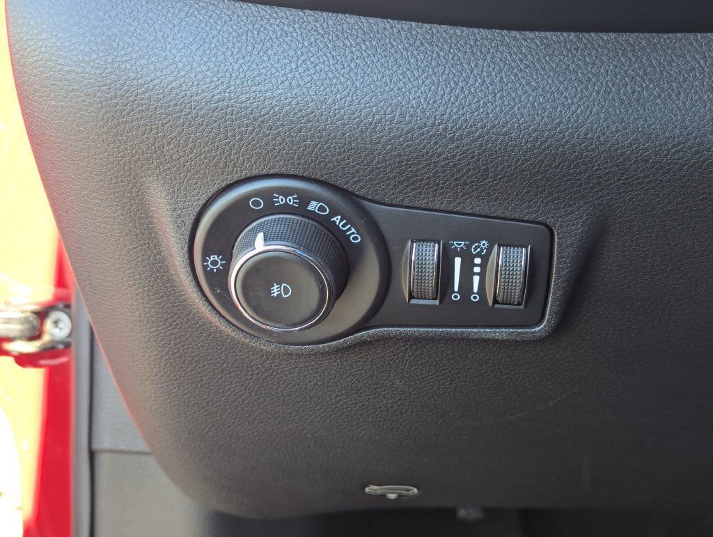 Used 2023 Jeep Compass Latitude AWD/4WD image 22