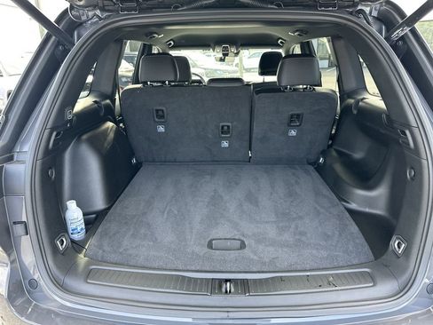 New 2025 Jeep Grand Cherokee Altitude image 18