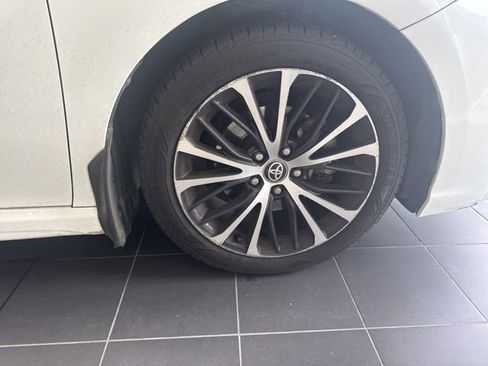 Used 2020 Toyota Camry SE FWD image 4