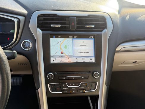 Used 2018 Ford Fusion SE FWD image 24