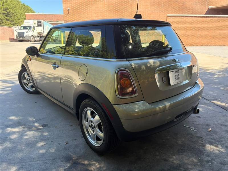 Used 2009 MINI Cooper Hardtop FWD image 4