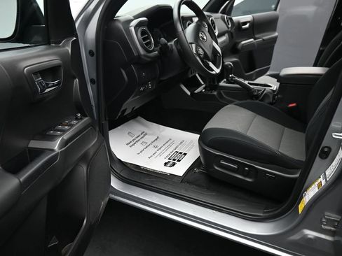 Used 2023 Toyota Tacoma TRD Off-Road image 17