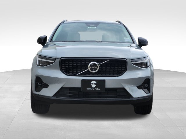 Used 2026 Volvo XC40 B5 Plus w/ Protection Package Premier AWD/4WD image 2