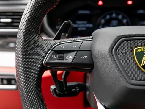 Used 2022 Lamborghini Urus image 32