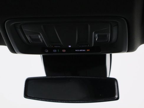 Used 2025 GMC Sierra 1500 SLT AWD/4WD image 24