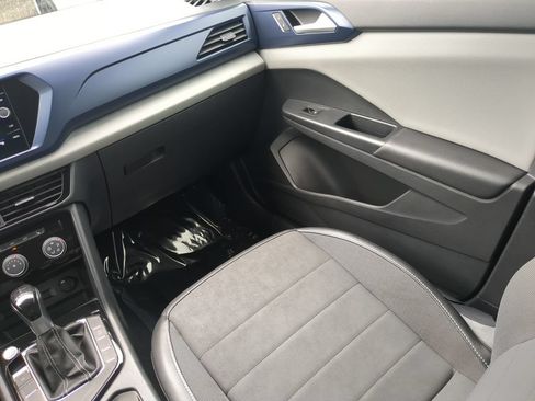 Certified 2023 Volkswagen Taos SE FWD image 15