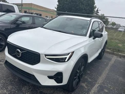 Used 2023 Volvo XC40 B5 Ultimate w/ Protection Package Premier AWD/4WD image 1
