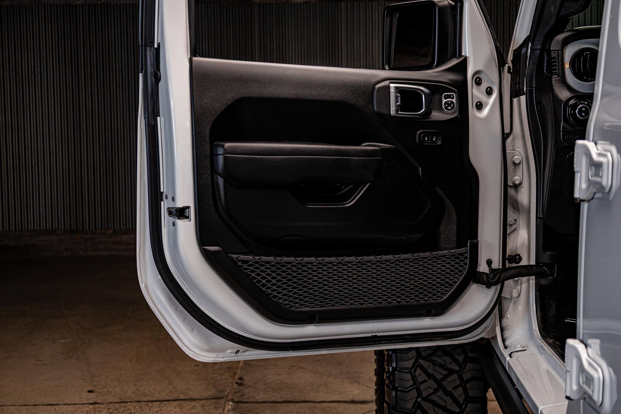 Used 2025 Jeep Gladiator Mojave AWD/4WD image 27