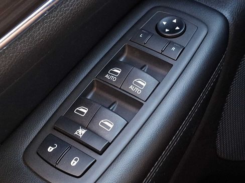 Used 2020 Jeep Grand Cherokee Limited AWD/4WD image 23