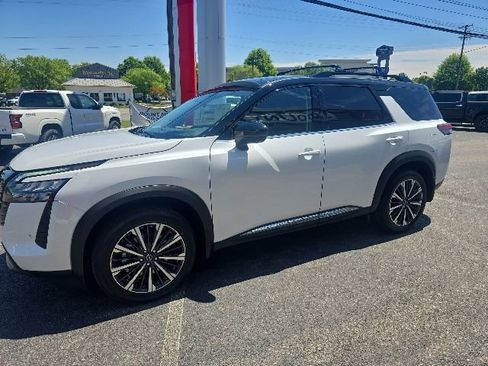 New 2026 Nissan Pathfinder Platinum AWD/4WD image 8