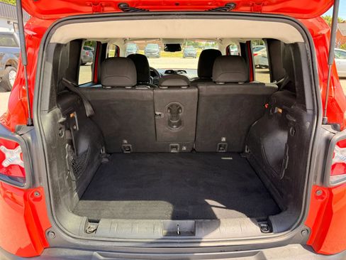 Used 2017 Jeep Renegade Altitude FWD image 27