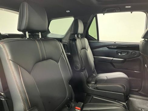 Used 2025 Honda Pilot TrailSport image 13