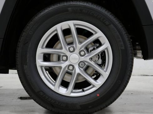 New 2025 Jeep Grand Cherokee 4WD image 10