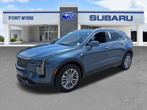 Used 2025 Cadillac XT4 Premium Luxury FWD image 8