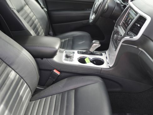 Used 2018 Jeep Grand Cherokee Limited image 19