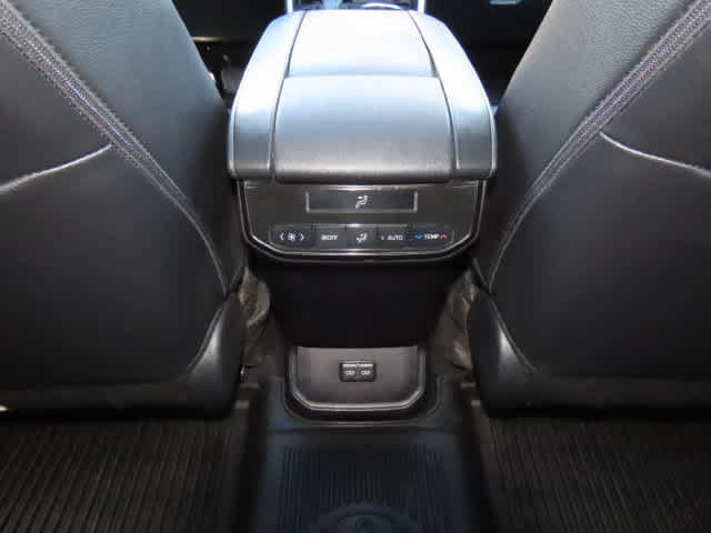 Used 2024 Toyota Highlander XLE AWD/4WD image 25