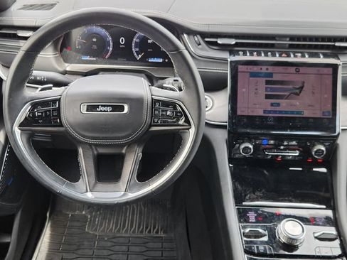 Used 2022 Jeep Grand Cherokee Overland w/ Luxury Tech Group IV AWD/4WD image 27