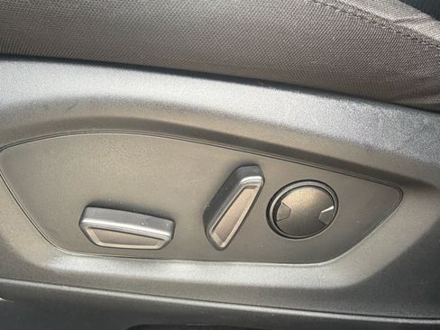 Used 2023 Ford Explorer XLT RWD image 24
