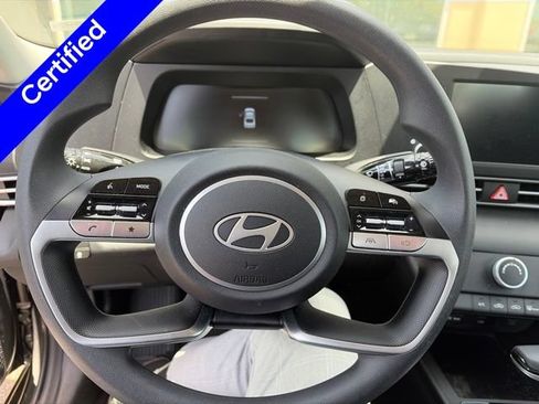 Used 2024 Hyundai Elantra SE FWD image 7