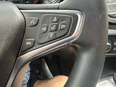 Used 2018 Chevrolet Equinox LT FWD image 19