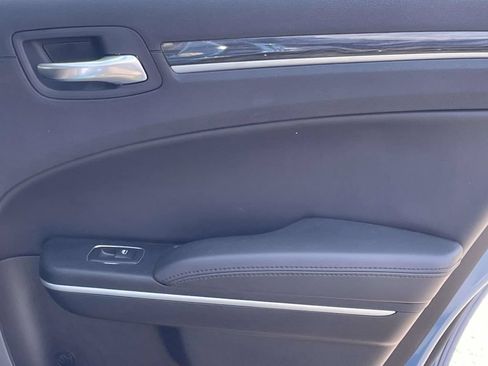 Used 2022 Chrysler 300 Touring w/ Sport Appearance Package RWD image 15