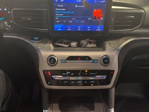 Used 2022 Ford Explorer Timberline image 2