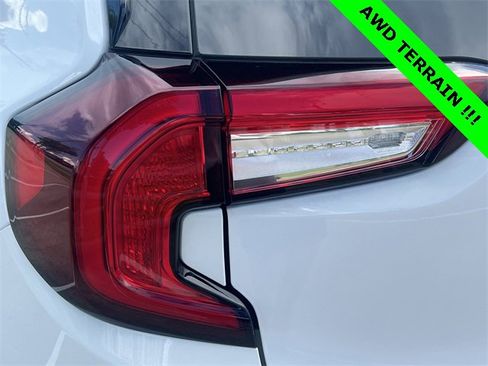 Used 2023 GMC Terrain SLE w/ Driver Convenience Package image 11