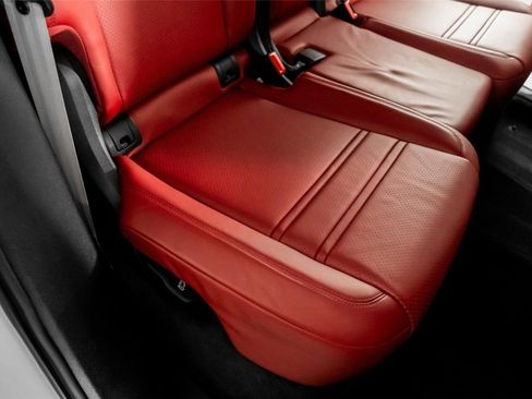 Used 2023 Porsche Cayenne Platinum Edition image 34