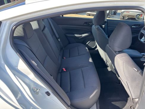 Used 2025 Nissan Altima 2.5 SV FWD image 39