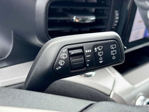 Used 2023 Ford Explorer XLT AWD/4WD image 26