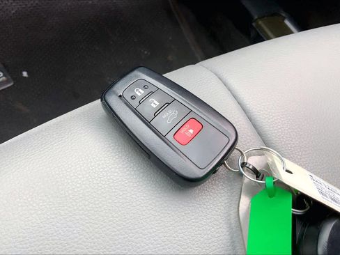 Used 2023 Toyota Highlander Bronze Edition image 15