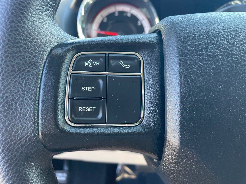 Used 2019 Dodge Grand Caravan SE w/ UConnect Hands-Free Group FWD image 28