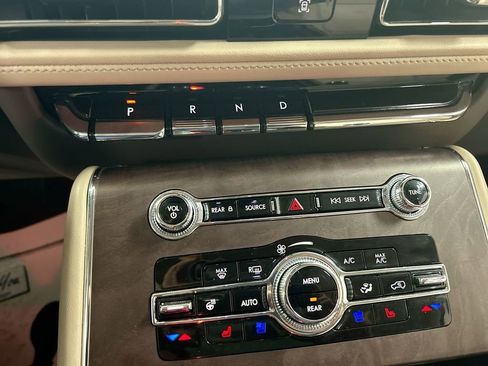Used 2023 Lincoln Aviator Reserve w/ Equipment Group 201A image 18