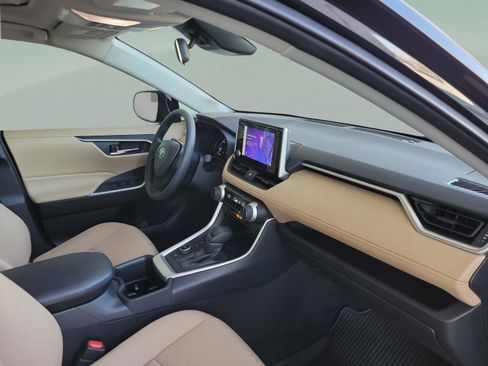 Certified 2025 Toyota RAV4 XLE image 27