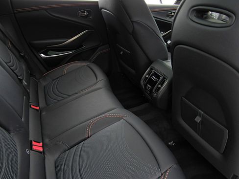 Used 2023 Aston Martin DBX AWD/4WD image 32
