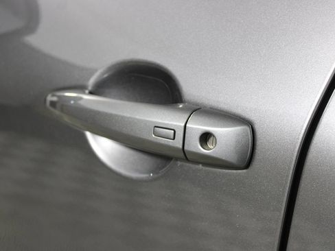 Used 2023 Nissan Rogue SV FWD image 8