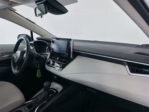 Used 2021 Toyota Corolla LE image 26